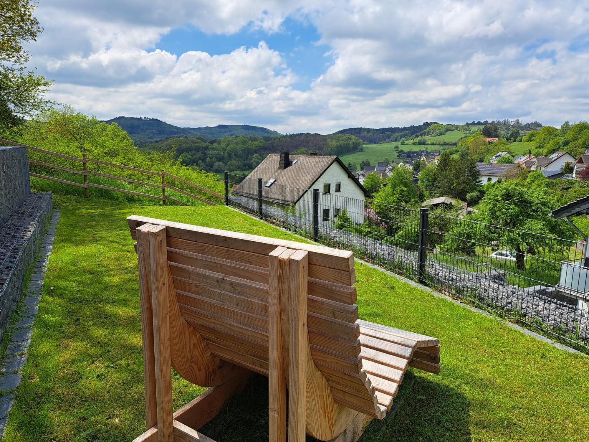Ferienwohnungen Am Aeppelsberg Volkesfeld Exterior photo
